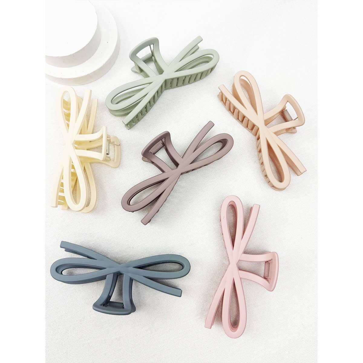Soft Tone Jumbo Knotted Bow Hair Clip Claw: MIX COLOR / ONE(12)