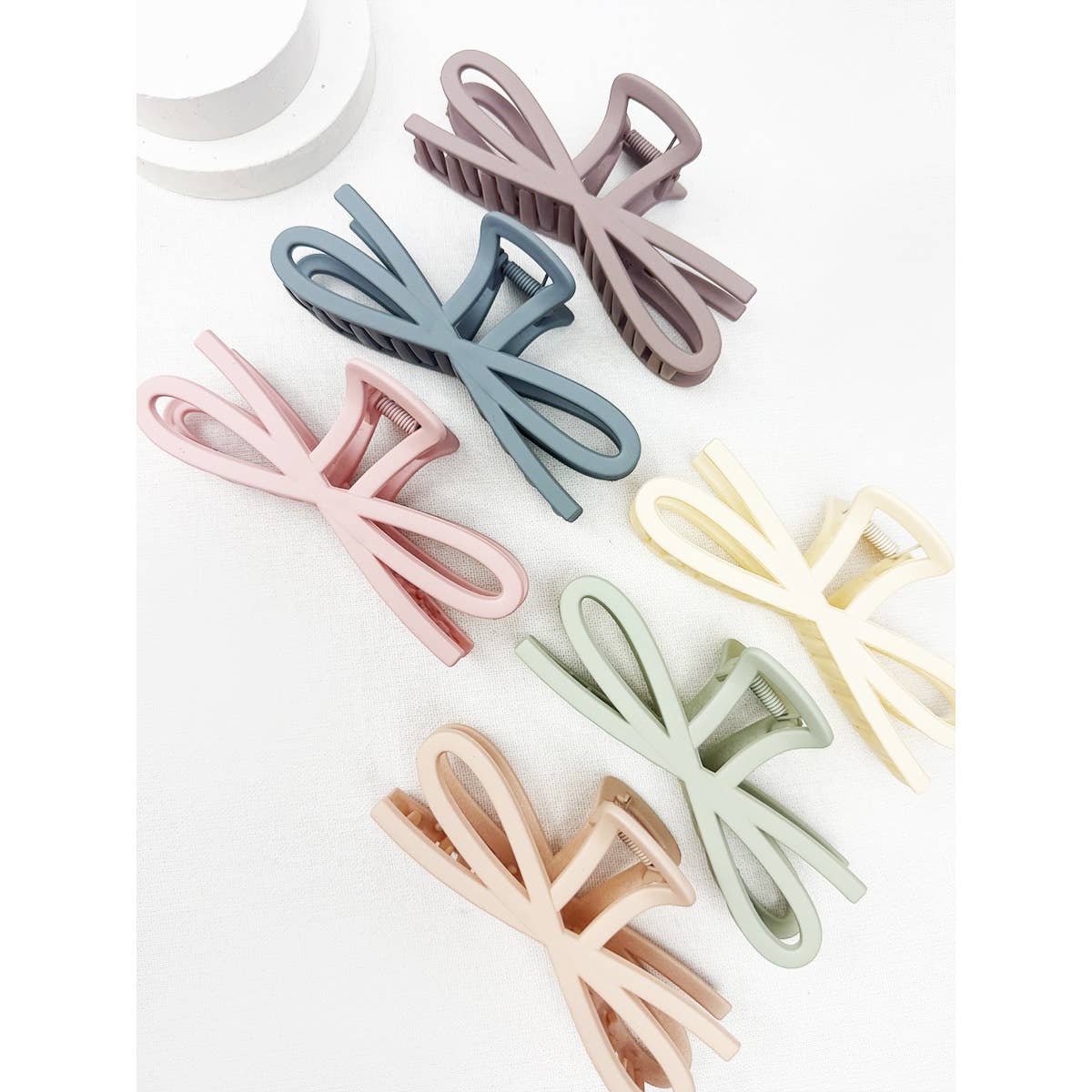 Soft Tone Jumbo Knotted Bow Hair Clip Claw: MIX COLOR / ONE(12)