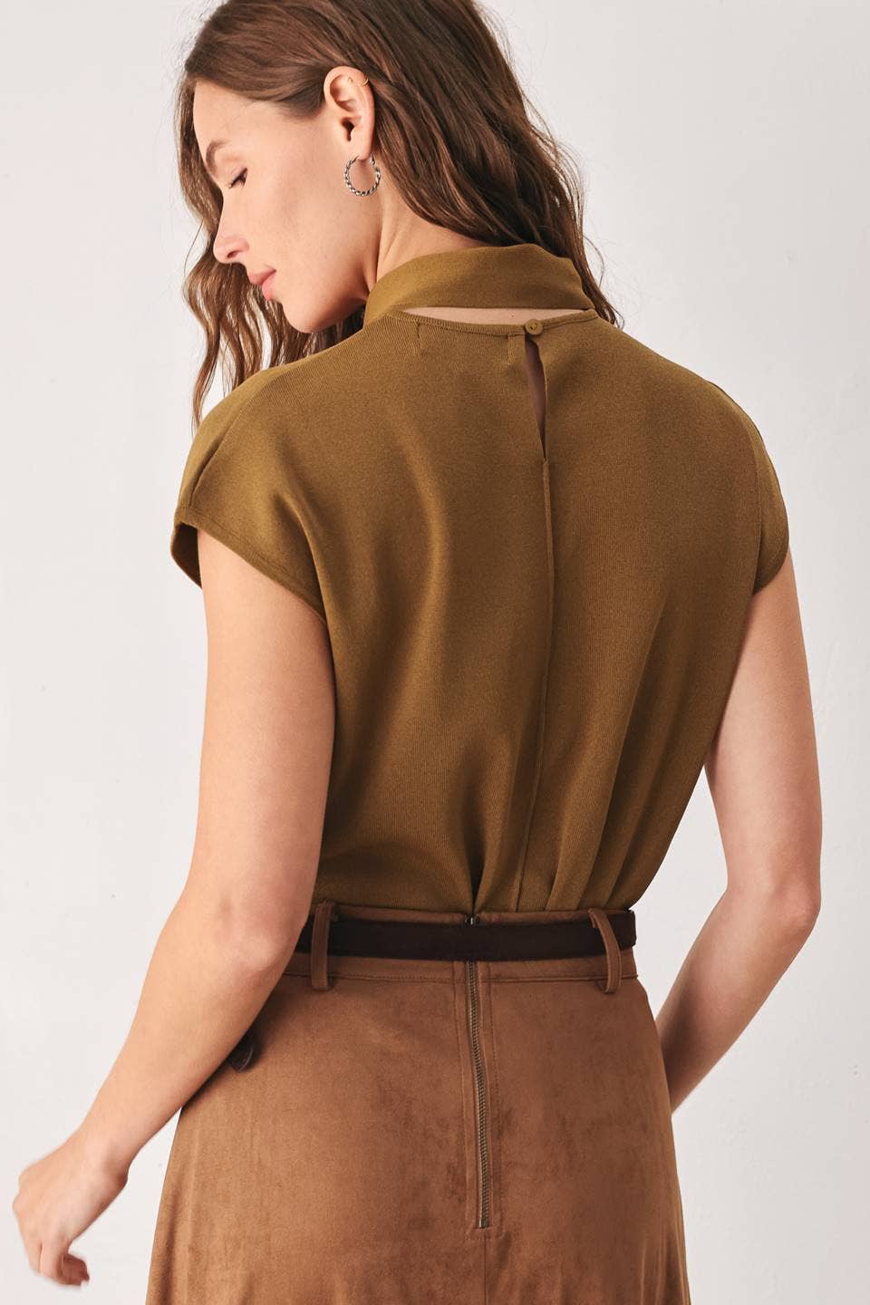 A solid sweater knit top - FSW1545 CAMEL: CAMEL / Contemporary