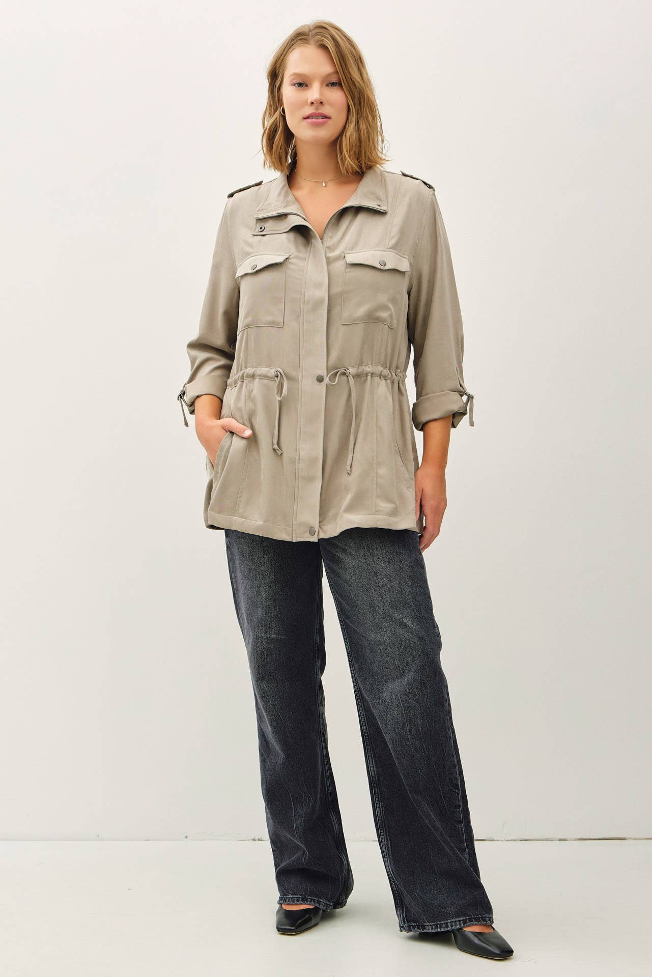 PLUS SIZE CINCHED WAIST CARGO UTILITY JACKET: Natural / Plus Size