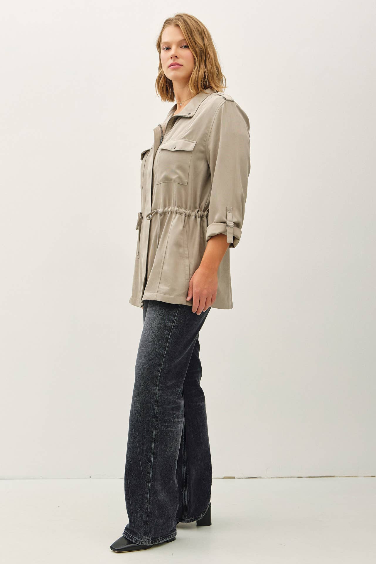 PLUS SIZE CINCHED WAIST CARGO UTILITY JACKET: Natural / Plus Size