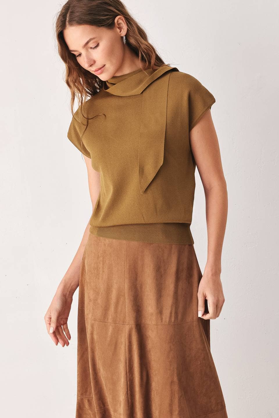 A solid sweater knit top - FSW1545 CAMEL: CAMEL / Contemporary