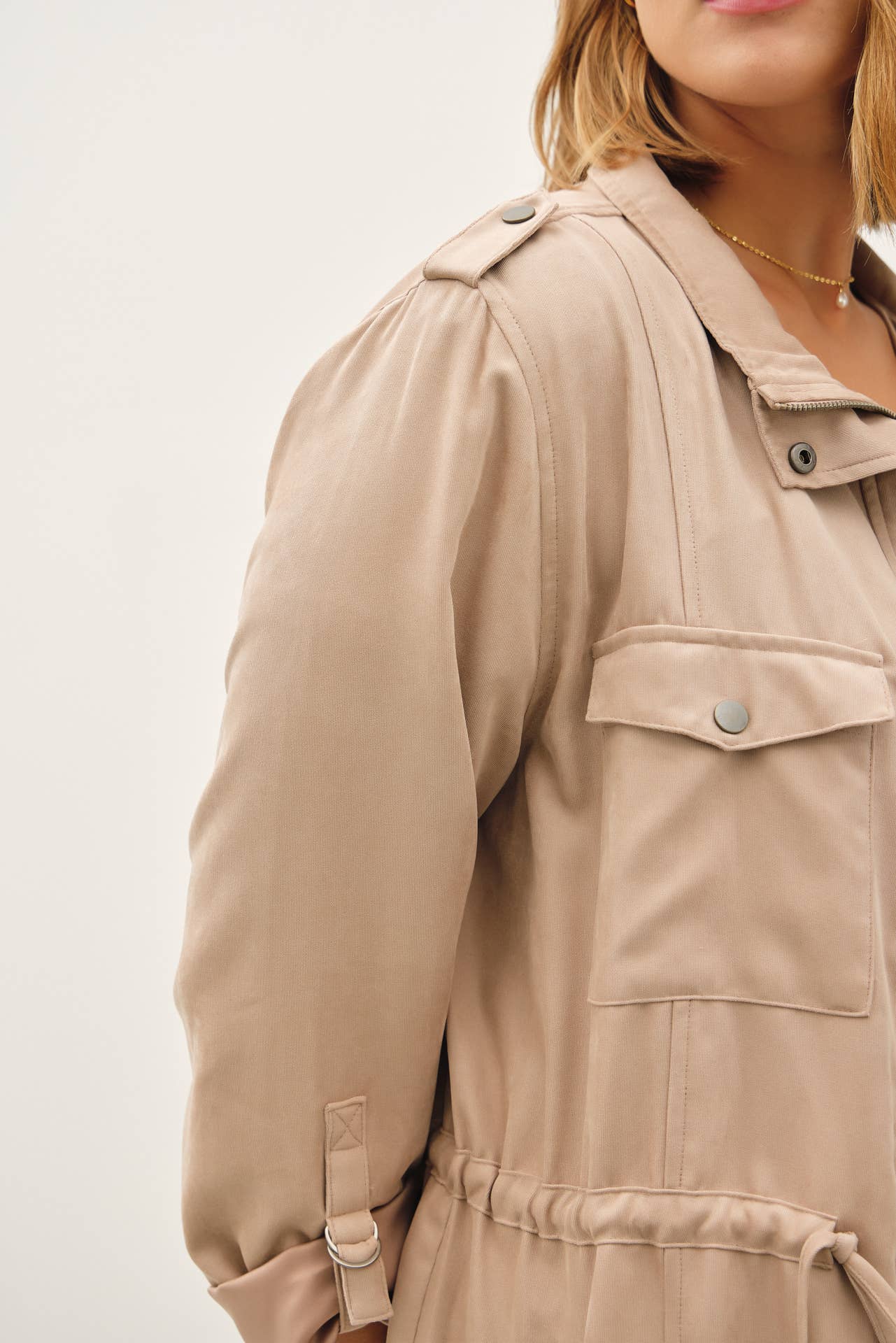PLUS SIZE CINCHED WAIST CARGO UTILITY JACKET: Natural / Plus Size