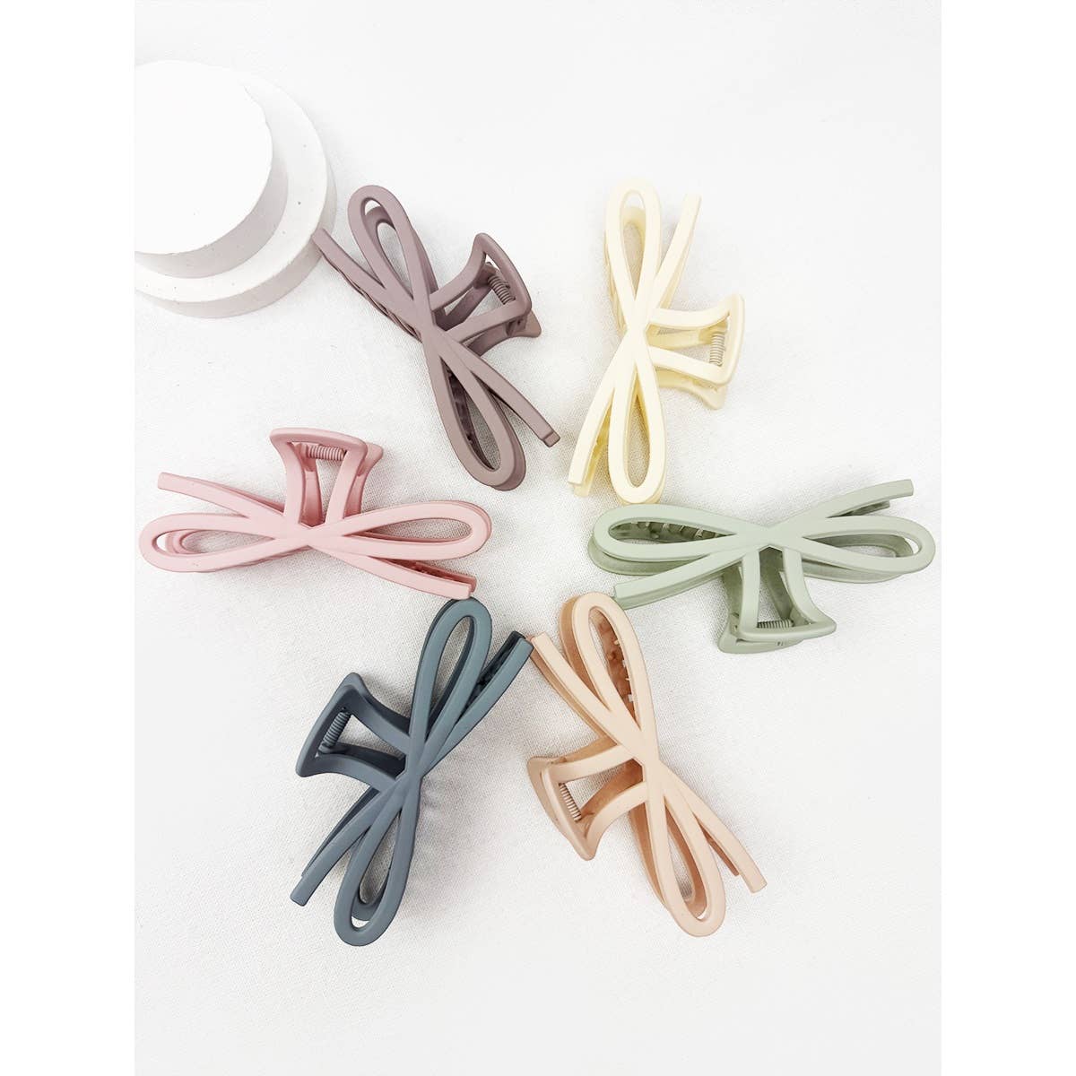 Soft Tone Jumbo Knotted Bow Hair Clip Claw: MIX COLOR / ONE(12)