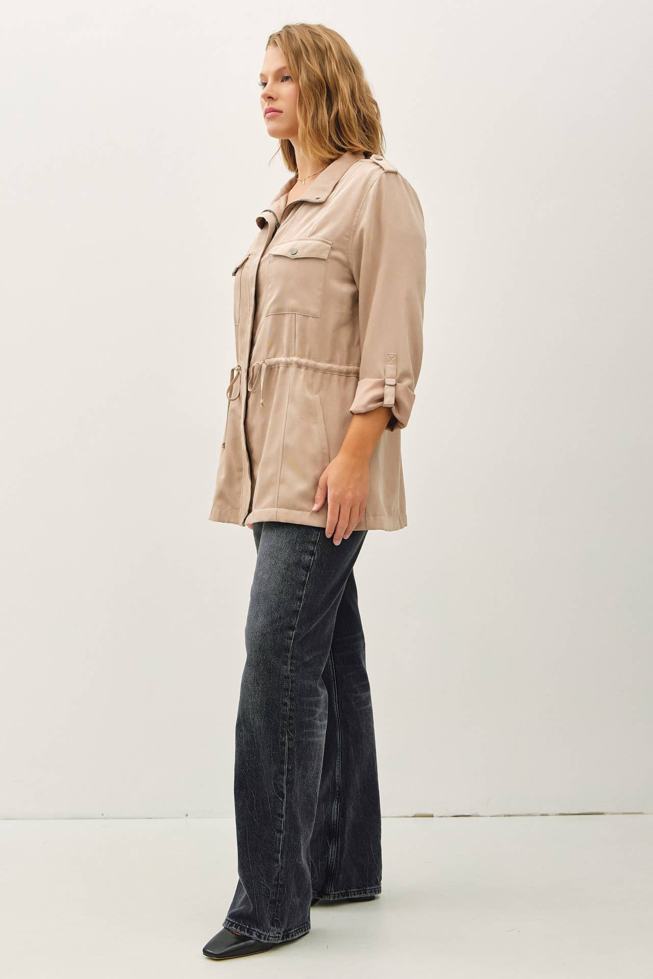 PLUS SIZE CINCHED WAIST CARGO UTILITY JACKET: Natural / Plus Size