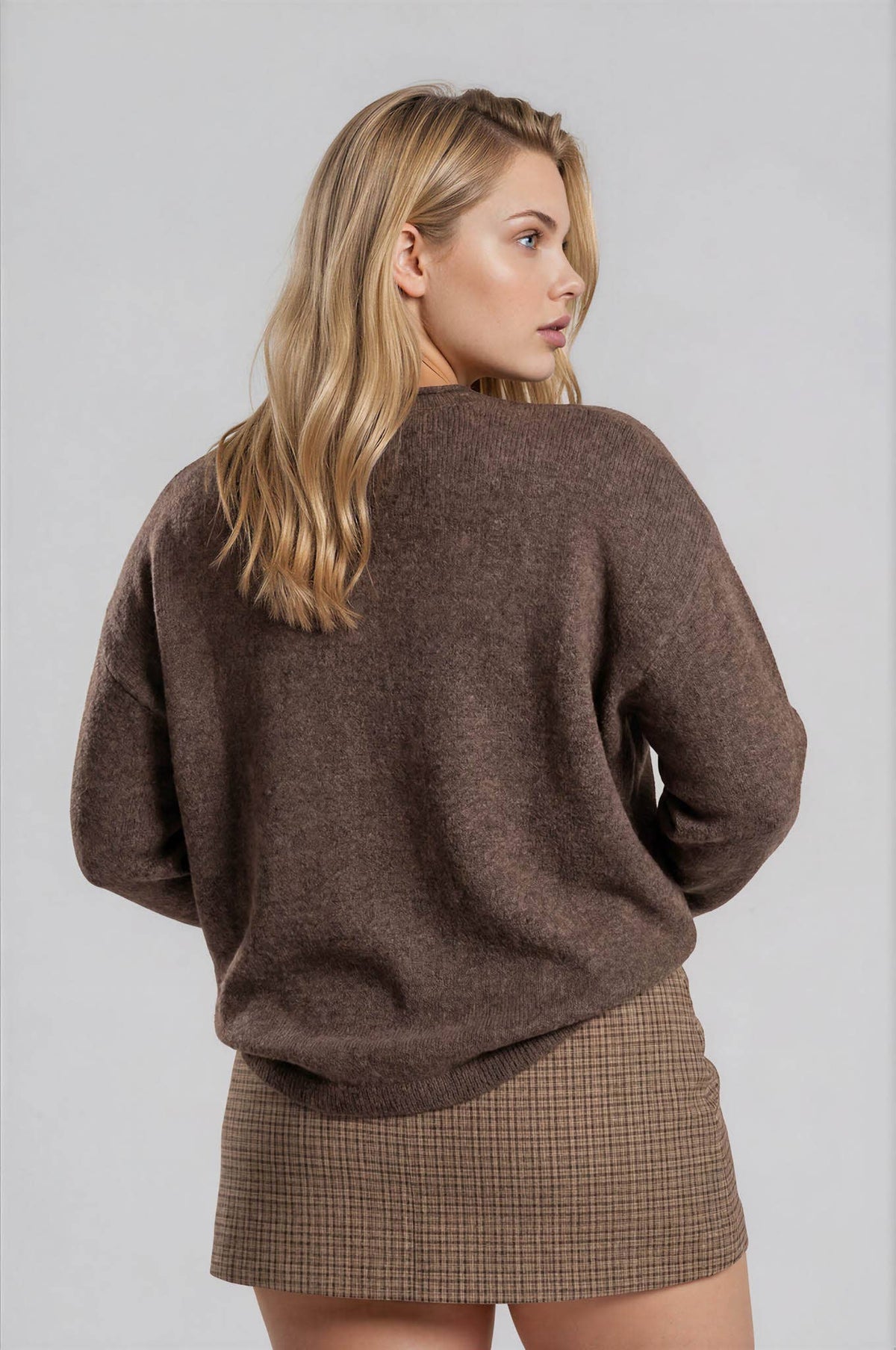 PLUS LIGHTWEIGHT BUTTON DOWN KNIT CARDIGAN : DARK BROWN