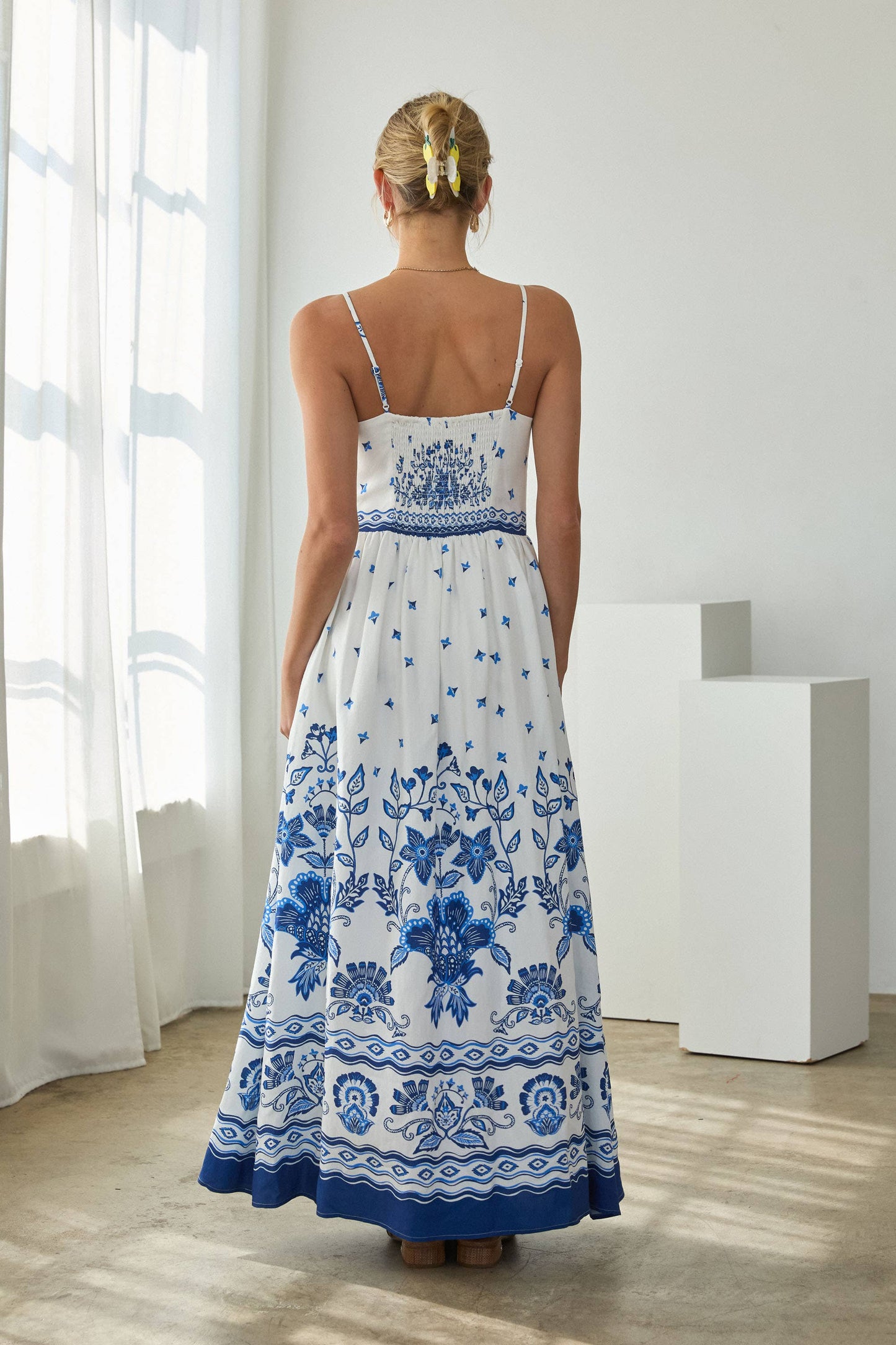 Border Print Maxi Dress: White-Blue