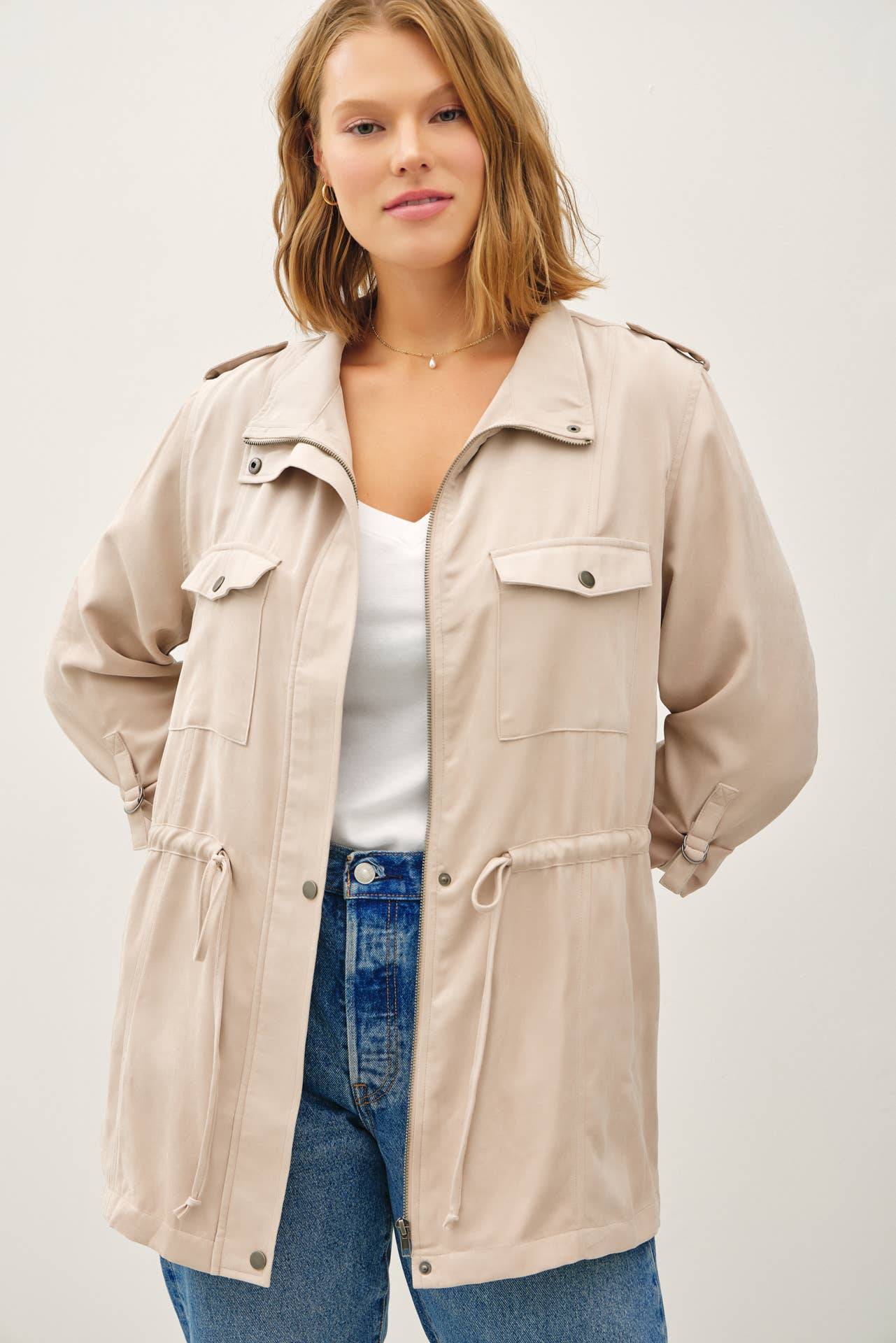 PLUS SIZE CINCHED WAIST CARGO UTILITY JACKET: Natural / Plus Size